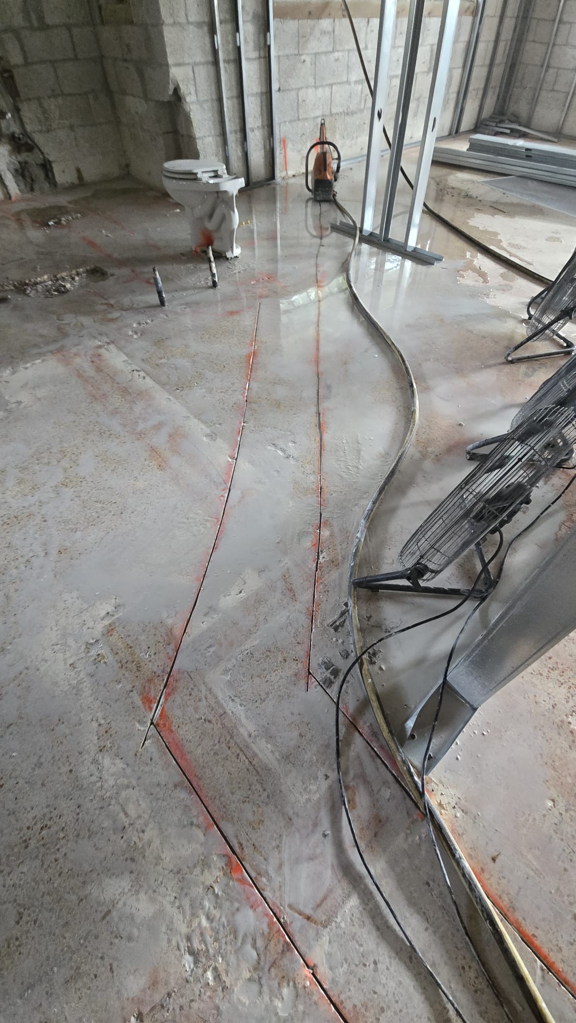 Instalación de plomería en PVC y fundición de cemento - 1