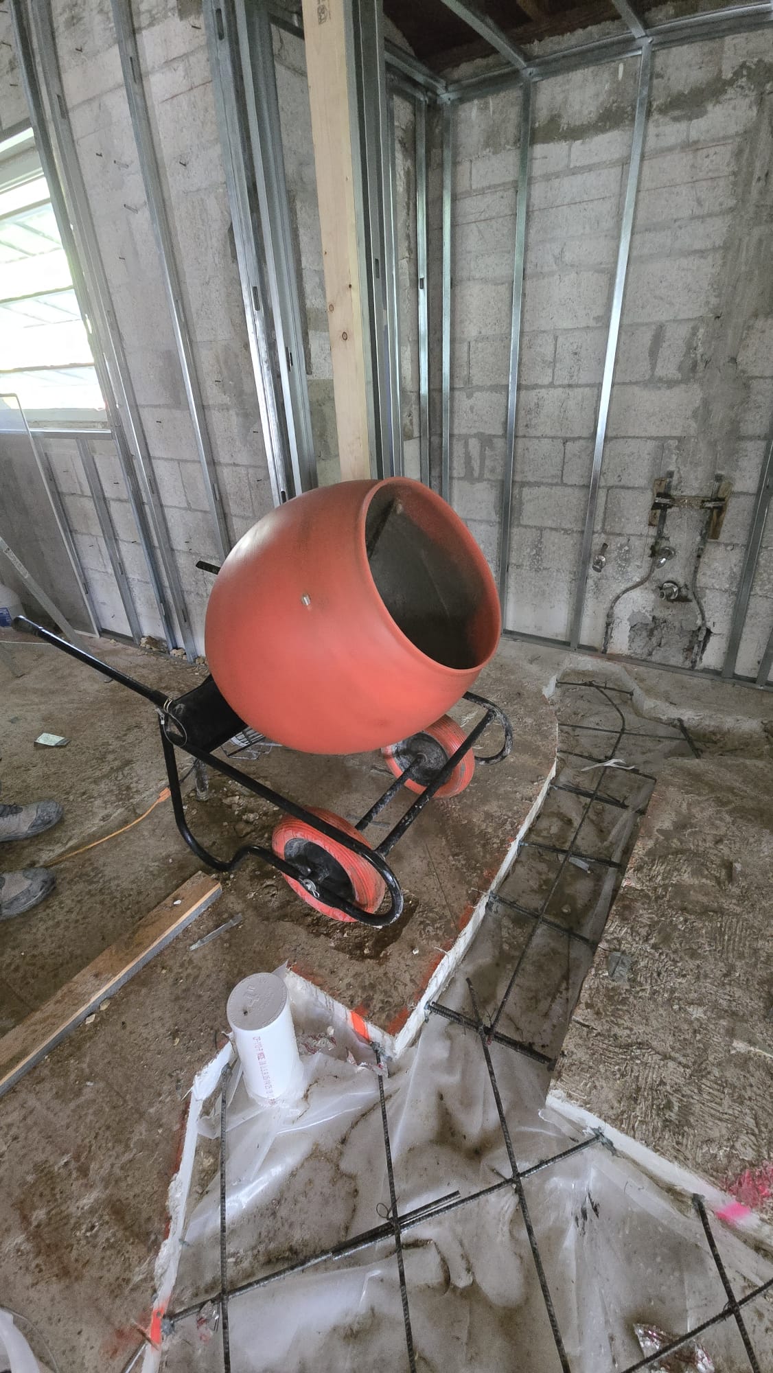 Instalación de plomería en PVC y fundición de cemento - 2